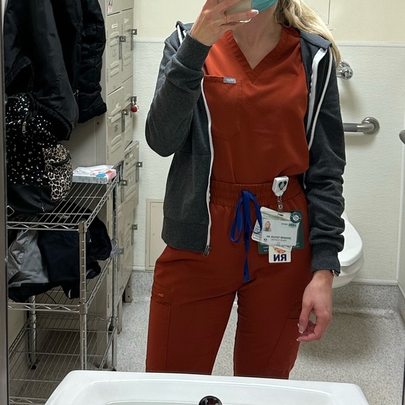 FIGS rust colored set - Picture 3 of 10